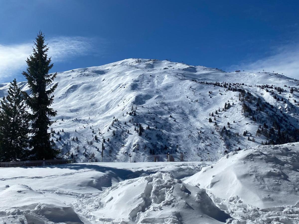 Hotel Club "Les Carrettes" Valmeinier Exteriör bild
